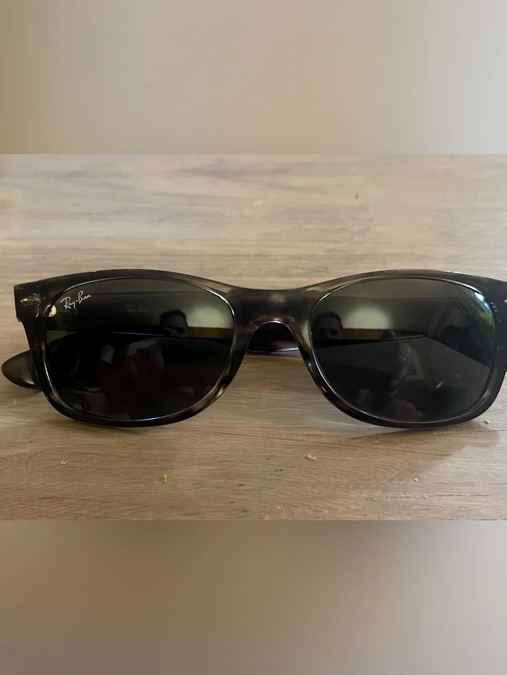 Authentic Ray-Ban New Wayfarer Classic Sunglasses RB2132